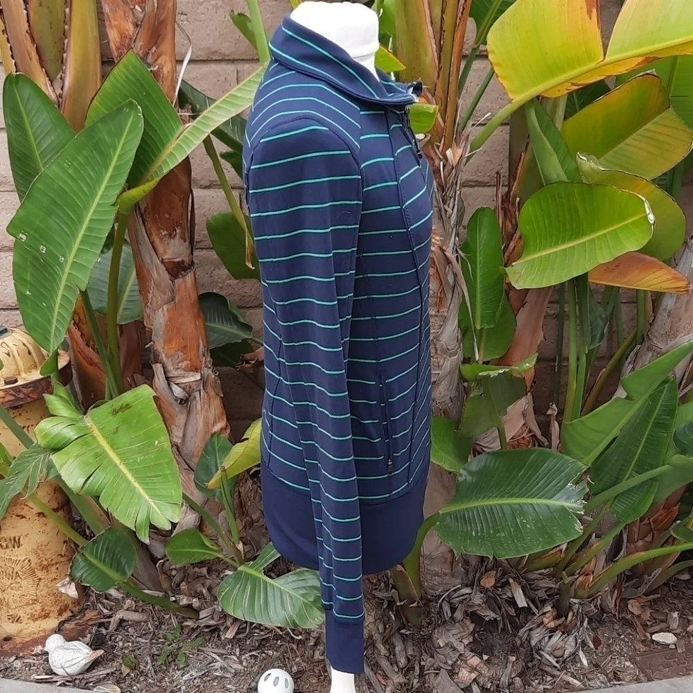 Lululemon Nice Asana Jacket slalom stripe inkwell navy green 8